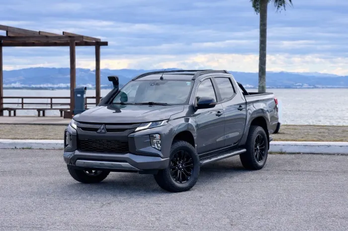 Mitsubishi L200 Triton Sport HPE 2025 - 44 mil km