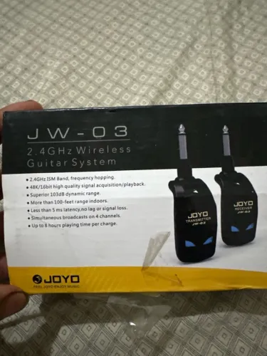 Joyo JW-03, um sistema de transmissão e recepção de áudio sem fio para guitarra e baixo