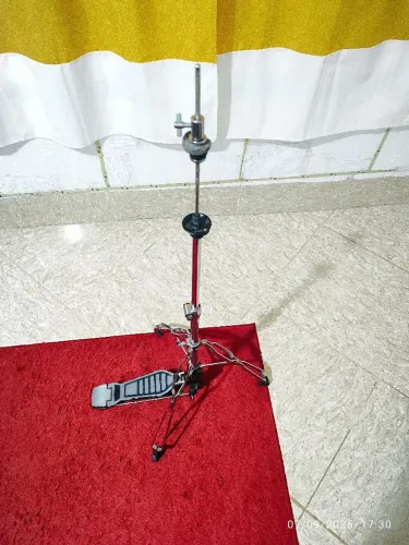 Máquina de chimbal Michael class. Mínimo detalhes Simples usada fina