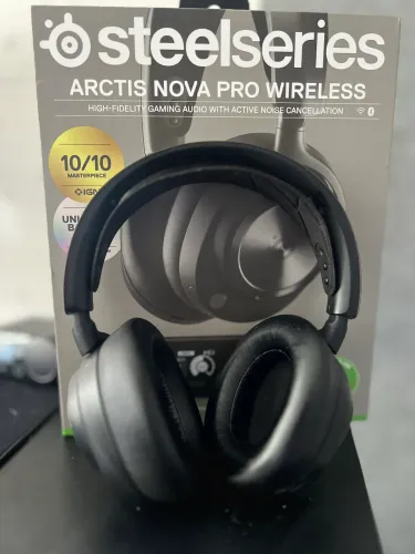 Headset Arctis Nova Pro Wireless 2 meses de uso
