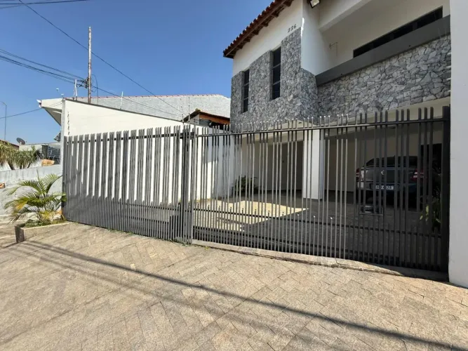 Casa à Venda no Trujillo | 281 m² Construídos | 3 Dormitórios | 4 Vagas | R$ 695.000 | Sor