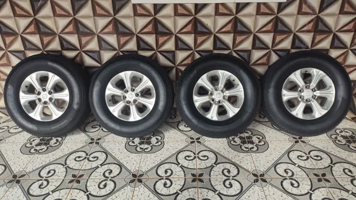 Jogo de rodas e pneus aro 16 Nissan frontier
