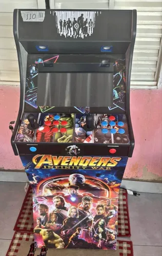 Máquina de fliperama lotado de jogos