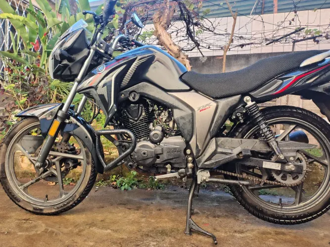 Vendo Haojue DK 150, ano/modelo 2019, fabricação 2018, com 66.700 km.