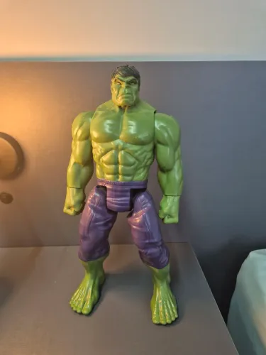 Boneco do Incrível Hulk articulado