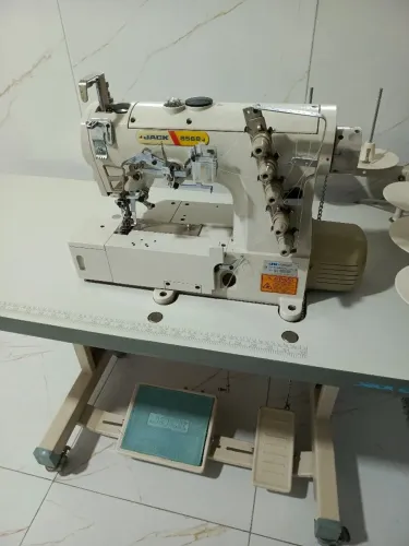 MÁQUINA DE COSTURA COLARETE DIRECT DRIVE