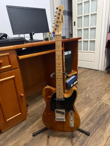 VENDO GUITARRA TELECASTER DE BARBADA COM TIMBRE SENSACIONAL 