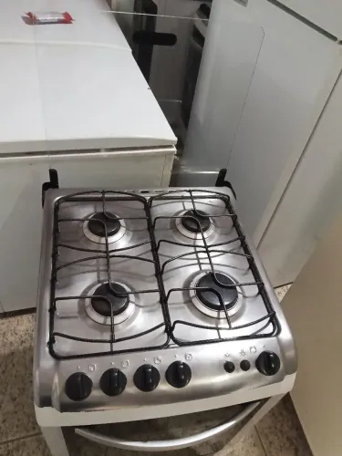 Fogão Electrolux quatro bocas com acendedor automático em ótimo estado de conservação