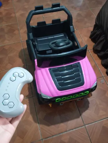 Carrinho infantil, elétrico 