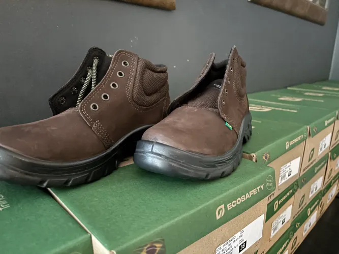 Bota em LIQUIDAÇÃO TOTAL