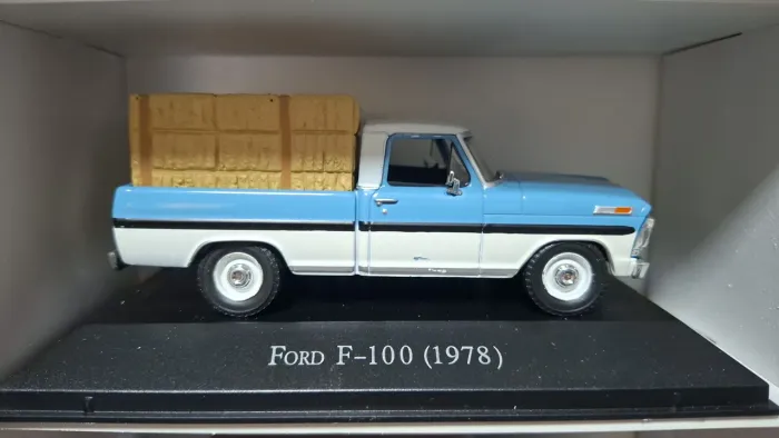 Miniatura Ford F100 feno agrícola 1978 escala 1/43.