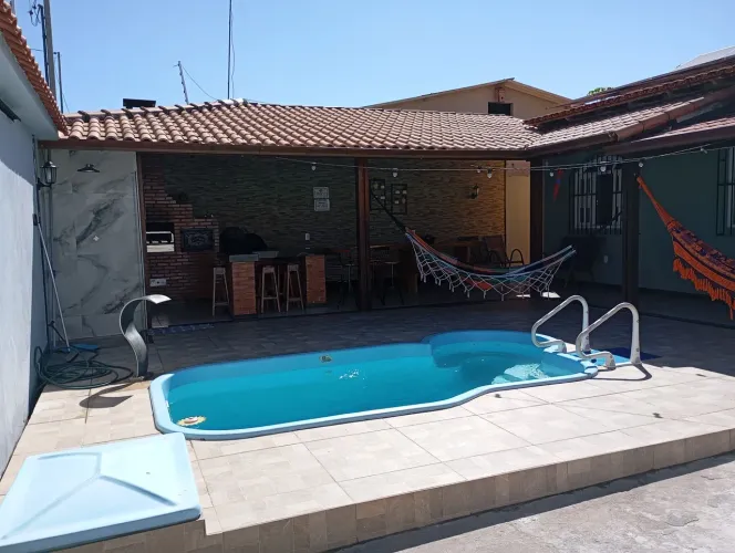 Aluga-se Casa de Praia com piscina para fins de semana/temporada em Praia Grande - Fundão