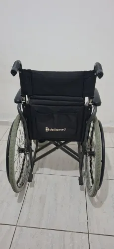 Cadeira de rodas dobrável