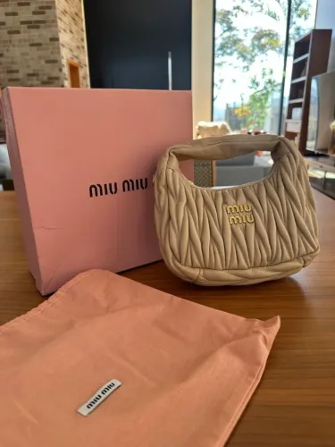 bolsa miu miu clutch wander de couro matelassê