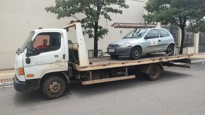 Transporte de veículos carros motos Vans e pequenos caminhoes