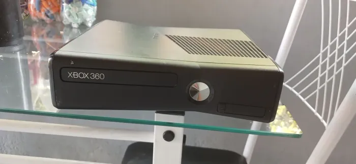 Console Xbox 360 Slim Com Defeito (Luz Vermelha) - Só O Aparelho