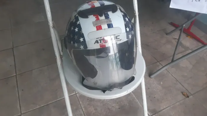 Vende-se capacete para motociclista