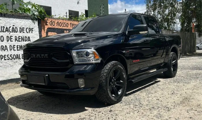 Ram Classic Laramie Night Edition 5.7 V8 16V Gasolina 4X4 Aut. 2022