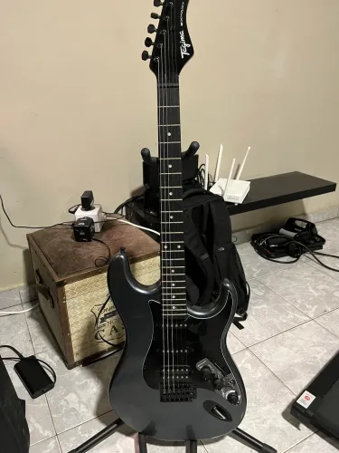 Kit Guitarra Tagima Strato Sixmart 2s + Brindes