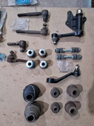Kit parcial de suspensão e direção da Toyota Hilux antiga (modelos de 1992 a 2004). 