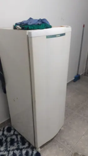 Vendo geladeira consul funcionando perfeitamente entregamos ate 10k. Pagamento na entrega