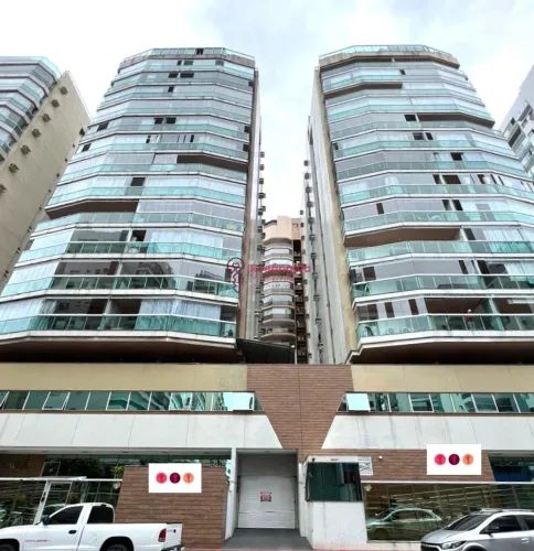 Apartamento de 2 quartos, sendo 1 suíte na 2ª quadra do mar!