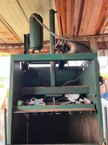 Prença de reciclagem pet e papelão