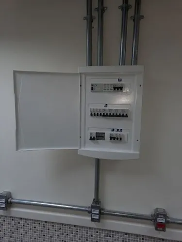 ELETRICISTA - SERVIÇOS EM GERAL 
