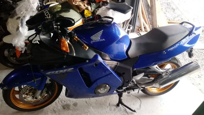 Sucata de moto para retirada de peças Honda CBR 1100 XX 2003