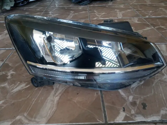 Farol direito Volkswagen Fox 2015 2016
