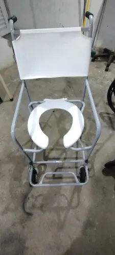 Cadeira de banho seminova