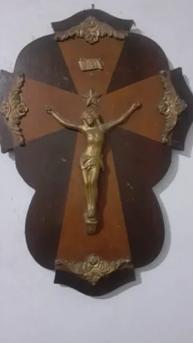 Crucifixo De Parede Antigo Em Madeira E Estanho