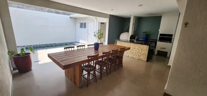 Sobrado com Piscina no Altos de Santana em Jacareí-SP