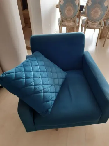 Poltrona giratória azul