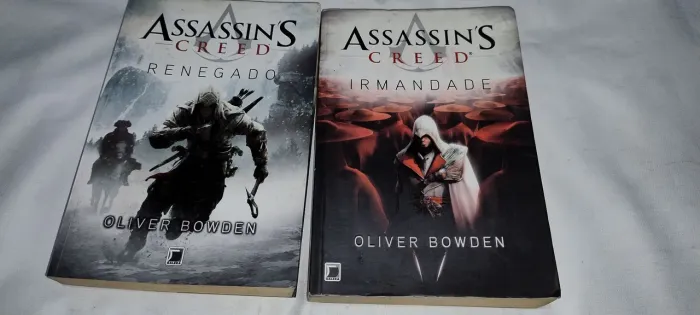 2 Livros Assassins Creed Irmandade+ Renegado