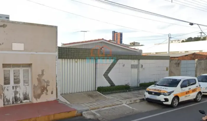 CÓD: 2880. Casa Comercial com Excelente Localização e Ideal para Clínicas para Venda