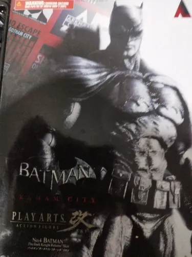 Boneco Batman Arkham City Play Arts Kai