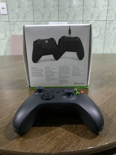 Xbox One S (usado) + controle Xbox Séries (Novo)