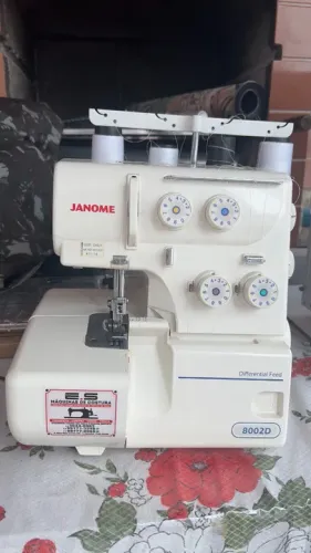Máquina de costura Overloque e Ultraloque Janome
