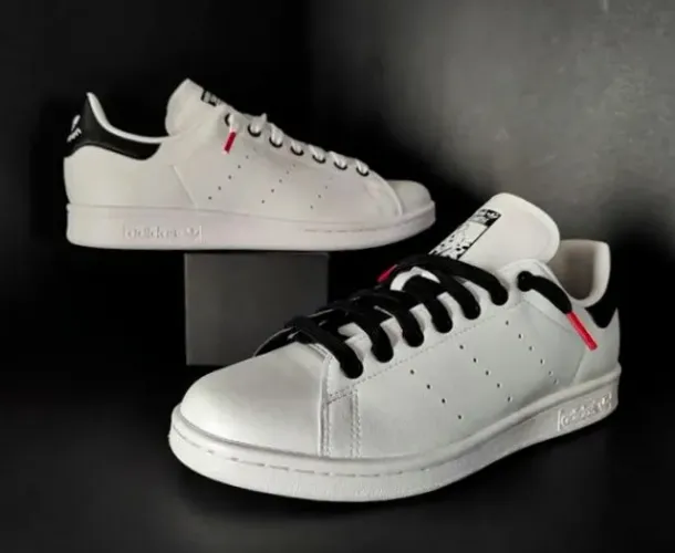 Tênis adidas Originals Stan Smith x Cruella Deville