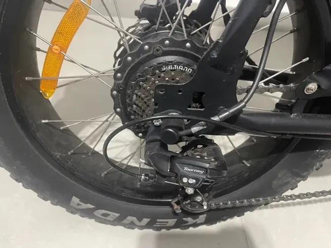 Bicicleta elétrica 50km/h menos de 5k rodados 