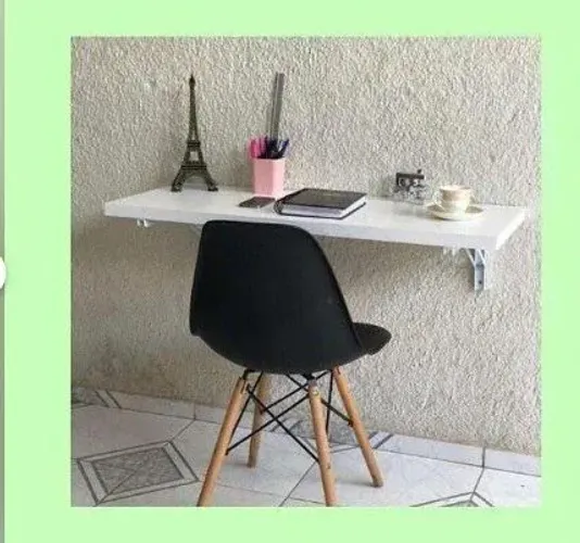 Mesa / Escrivaninha retrátil em MDF