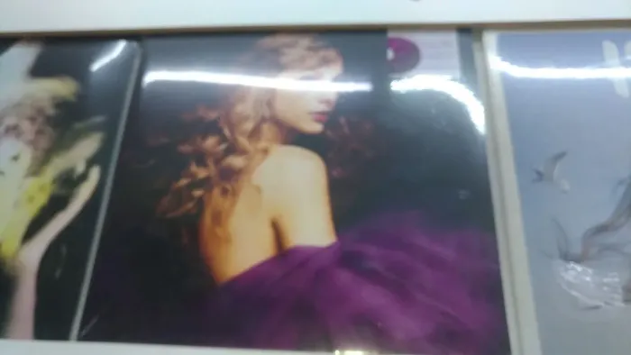 Lp Taylor Swift, album triplo, novo, lacrado, importado. E outros.