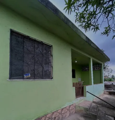 Alugo casa em Grama Miguel Couto.