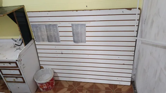 Painel canaletado para assistência 