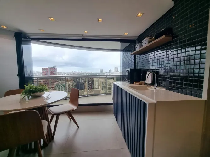 Quarto e sala finamente decorado no Salvador Prime andar altíssimo