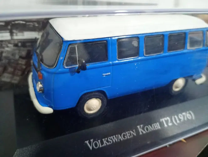 Miniatura Volkswagen Kombi T2 (1976)