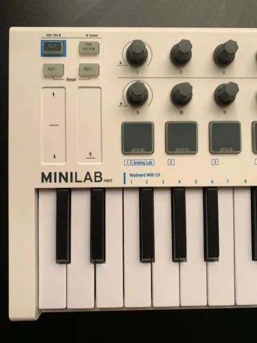 Controladora Arturia Minilab MKII 