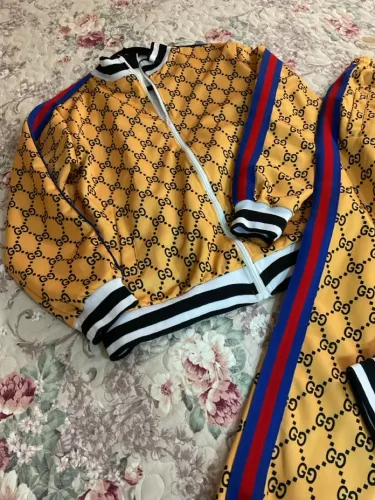 Conjunto Jaqueta e Calça Gucci Amarelo