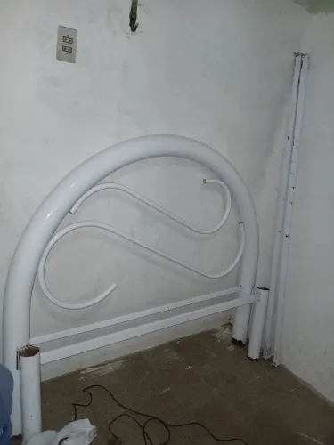 Cama de casal de ferro completa .Sem colchão. Não faço entrega.
